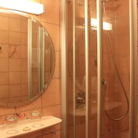City Schonleber Hotel 2*
