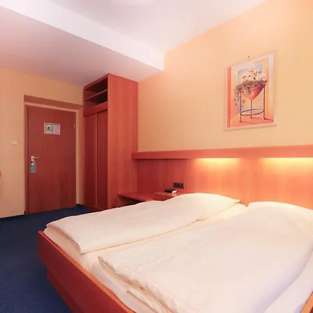 Hotel City Schonleber 2*