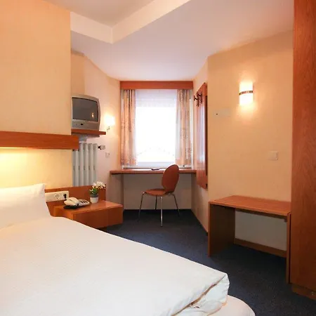 City Schonleber Szálloda 2*